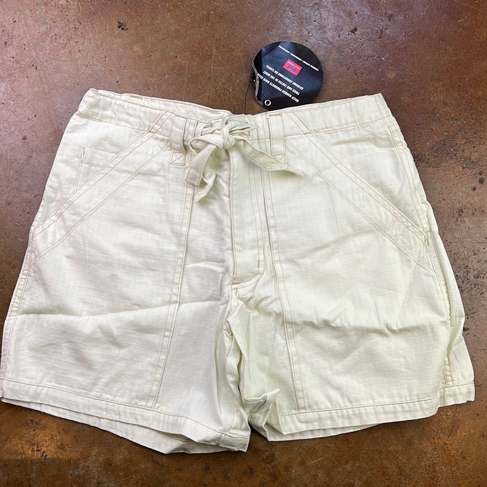 NWT Helly Hansen Ivory bone women’s tanyan shorts size medium